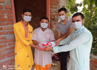 विद्यापीठका विद्यार्थीलाई मास्क र हात धुने साबुन बितरण
